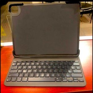 Logitech Apple iPad folio case and keyboard for the 12.9